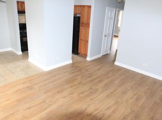 828 W College Blvd APT 102, Addison, IL 60101