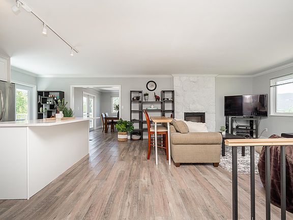 3rd image of 3158 Mariner Way