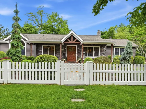 5 Judges Lane, Smithtown, NY 11787