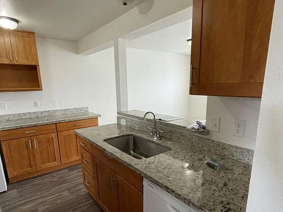5th image of 520 S Kelsey St APT 1