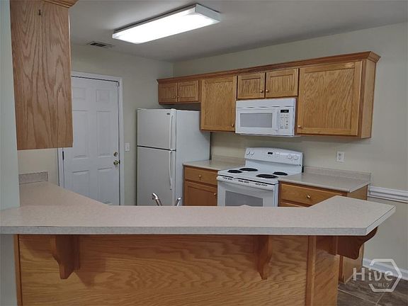 5th image of 528 Laurel Hill Cir