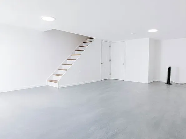 552 Essex Street image 3 of 12