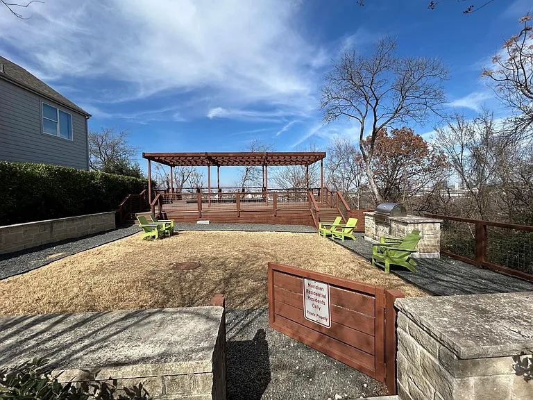 1229 Clifftop Ln — Photo 3