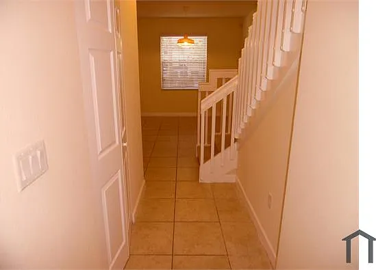 3 bed, 1325 sqft, $2,200 — Photo 4