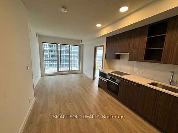 4th image of 27 McMahon Dr #2701