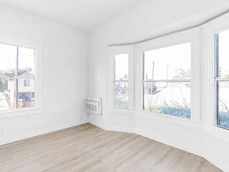 1618 E. Vernon Ave — Photo 6