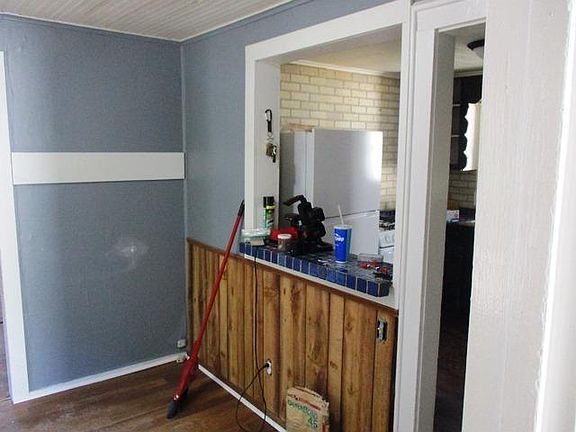 3rd image of 203 E Aerl St