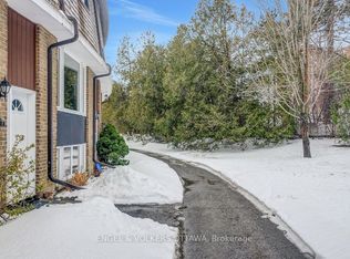 765 Springland Dr #B, Ottawa, ON K1V6L9