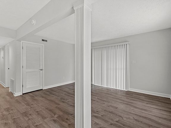 4th image of 2400 Woodhill Dr #8B
