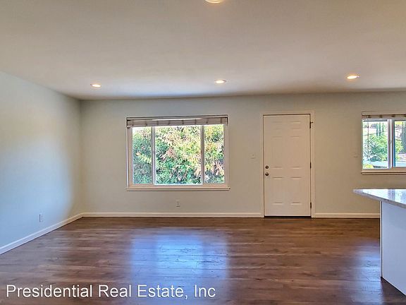 3rd image of 791 Farm Dr #4