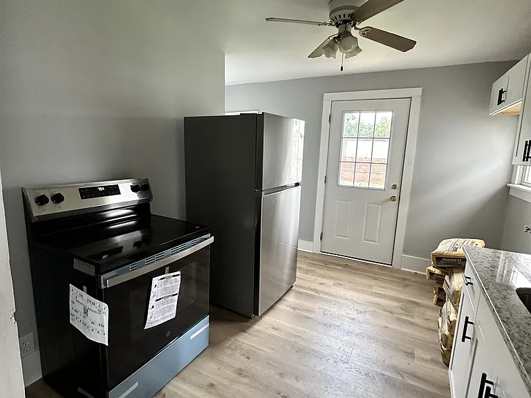 2309 Elbe Ave — Photo 3