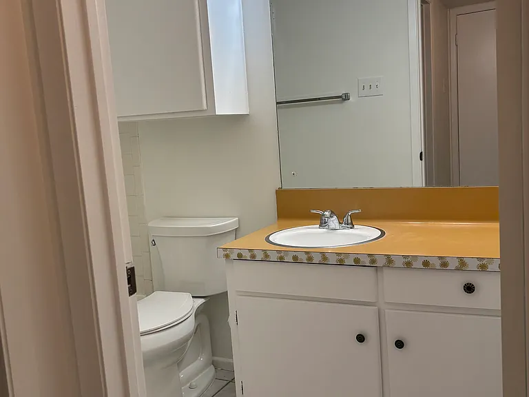 215 W Mistletoe Ave #A — Photo 12