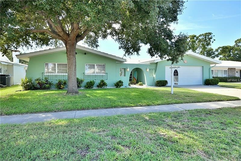 2,400 sq. ft. home in Imperial Point with lots of waterfront amenities.