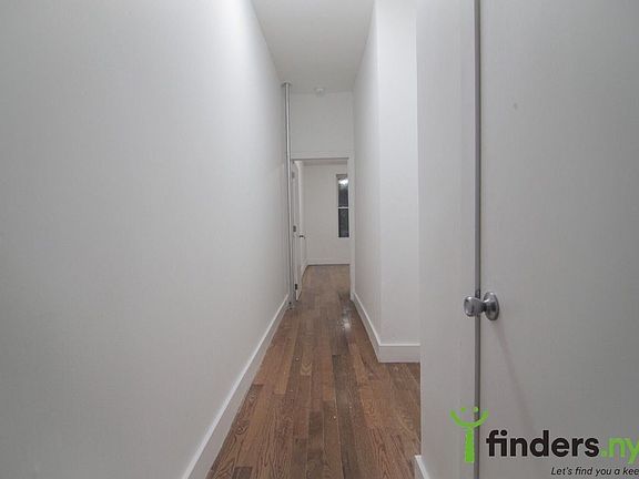 5th image of 1131 Longfellow Ave APT 3