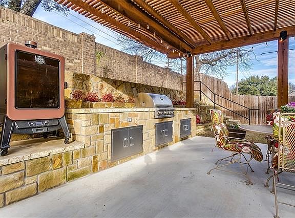 2nd image of 1217 Thistle Hill Trl