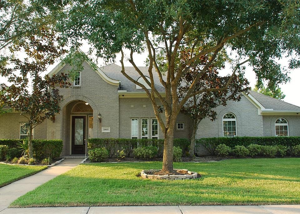 1st image of 11803 Crescent Bluff Dr