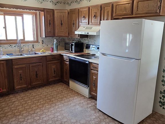 2nd image of 221 Cactus Dr