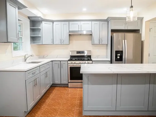 2723 Colden Avenue image 1 of 30