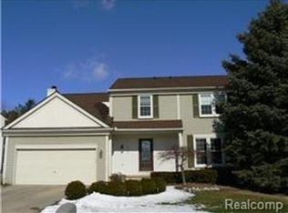 679 Whitney Dr, Rochester Hills, MI 48307