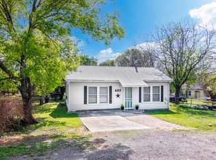 607 12th St E, Bandera, TX 78003