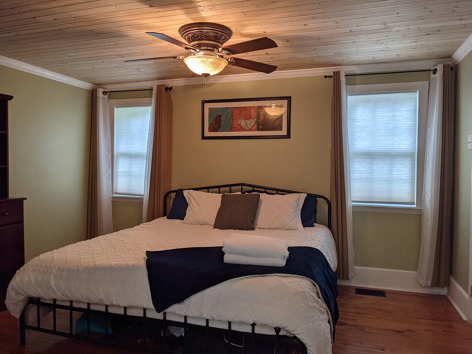 4 bed, 2200 sqft, $4,000 — Photo 3