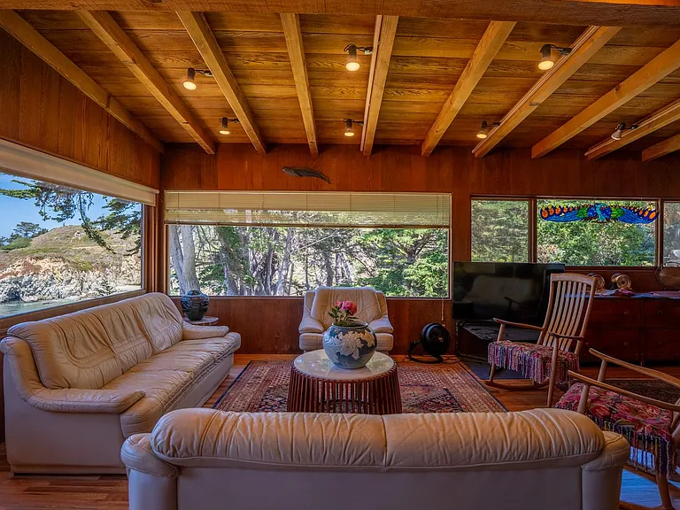 100 Highway 1 — Photo 11