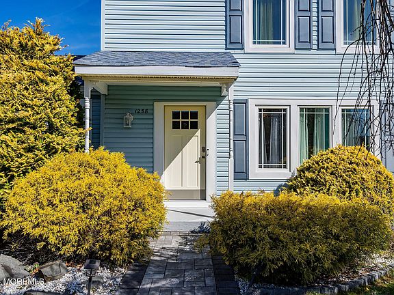 2nd image of 1258 Hereford Close