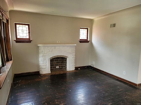 2nd image of 5926 Park Ln