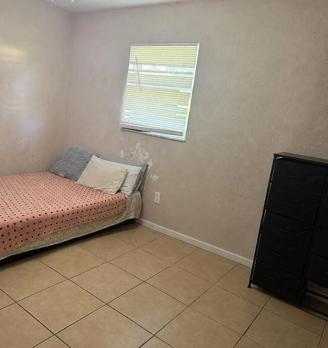 2 bed, 1.0 bath, 1368 sqft, $1,900 — Photo 4