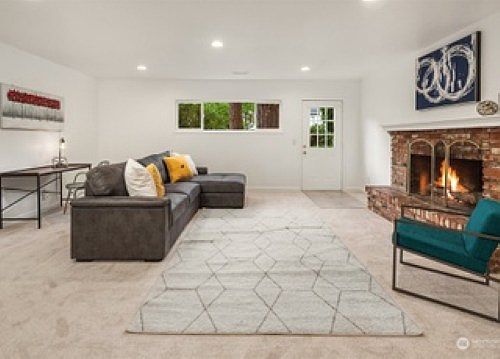 3rd image of 931 210th Ave NE #2