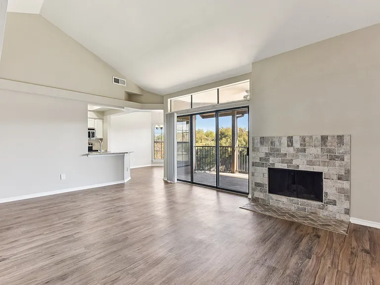 Waters Edge Apartment Homes — Photo 139
