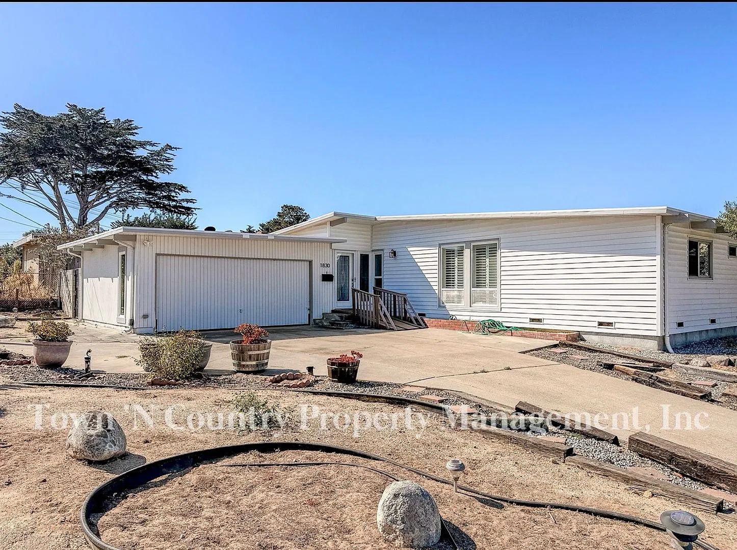 Spacious 3-Bedroom, 2-Bath Home on a Corner Lot in Seaside — Photo 1