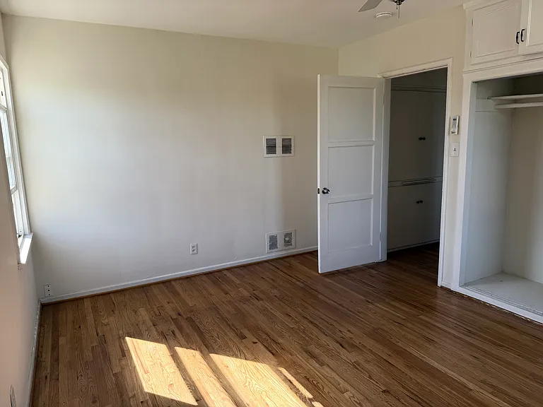 408 N Doheny Dr — Photo 20