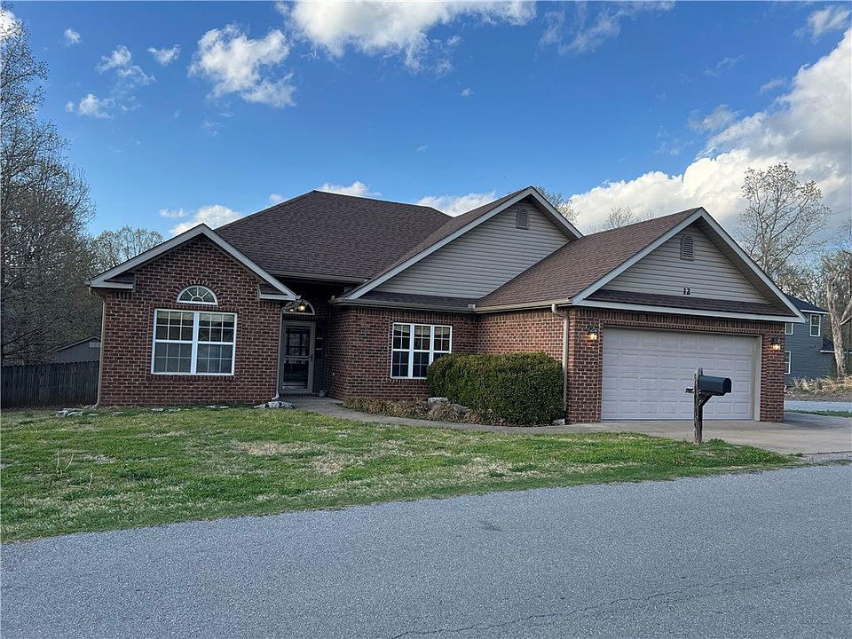 1st image of 12 Cranfield Dr
