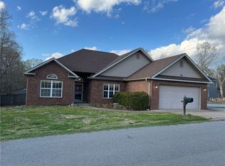 12 Cranfield Dr, Bella Vista, AR 72714