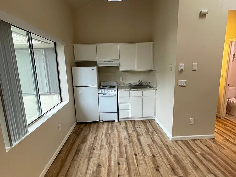 First Hill Apartments — Photo 26