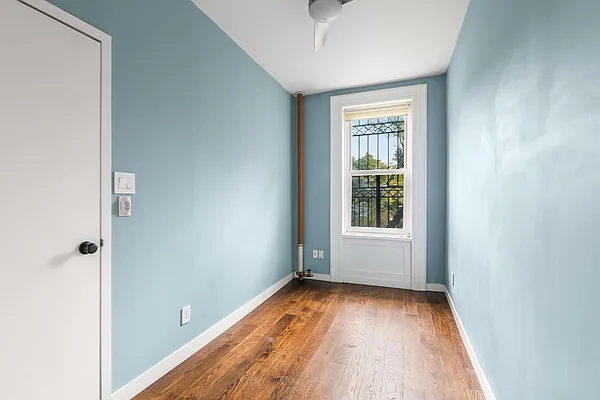 Rented by Compass | media 9