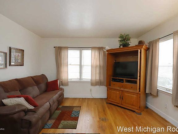 4th image of 1541 Montague Ave