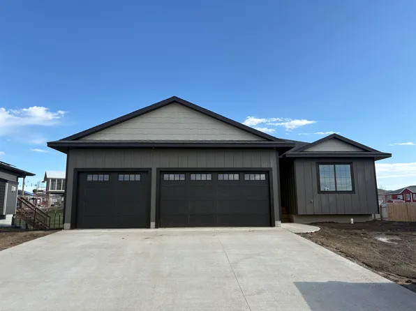 3705 Lincoln Ave, Spirit Lake, IA 51360