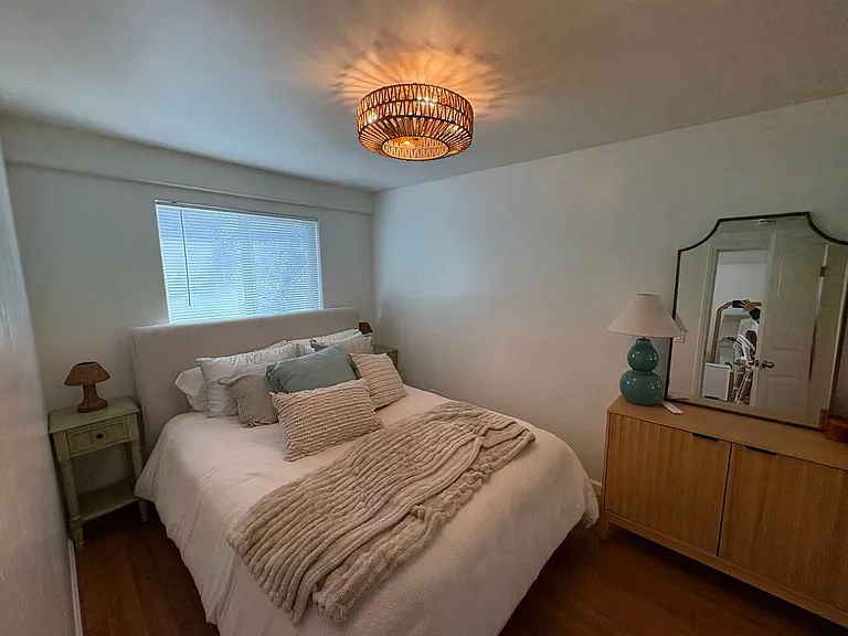215-221 Lolita St — Photo 10