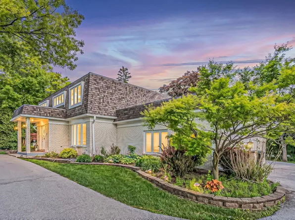 15 Devonshire Dr, Oak Brook, IL 60523