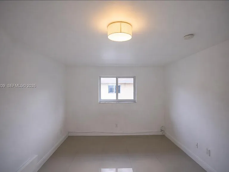 552 NE 61st St #4 — Photo 7