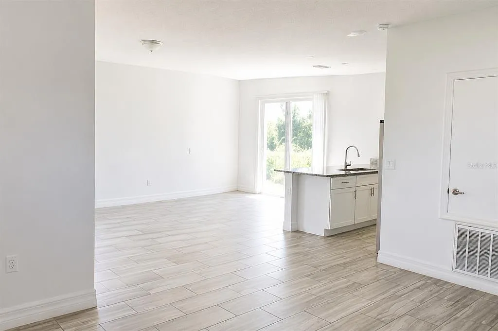 3 bed, 2.0 bath, 1244 sqft, $1,850 — Photo 4