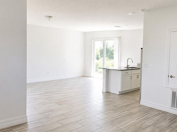 4th image of 104 Herring Way