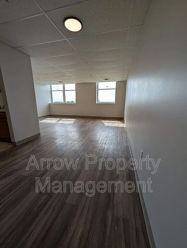 Building Photo - 731 E Crawford St #3E