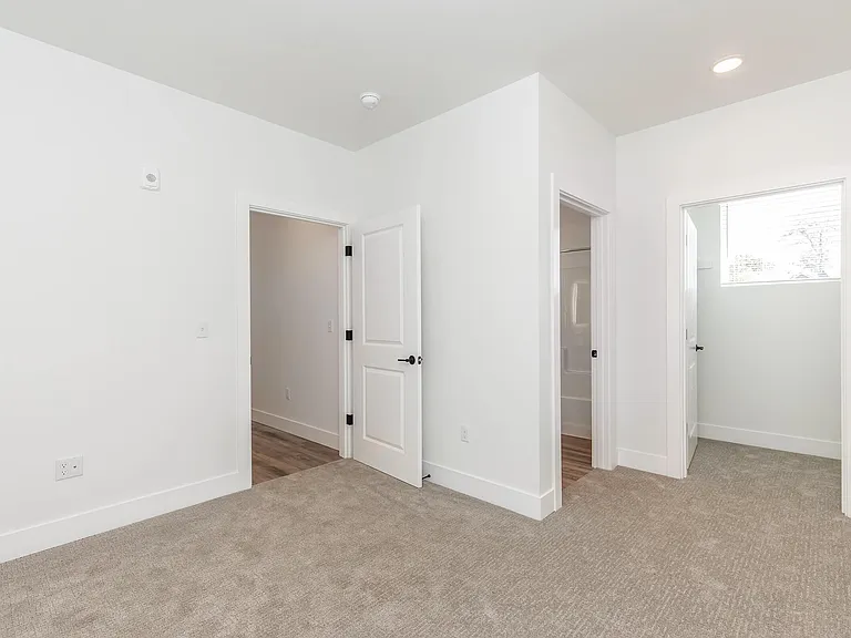 Lakeview Apartments — Photo 46