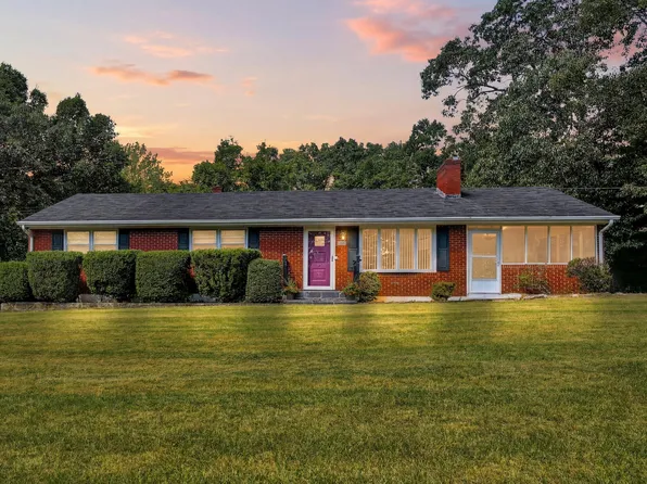 517 Blue Ridge Dr, Blue Ridge, VA 24064