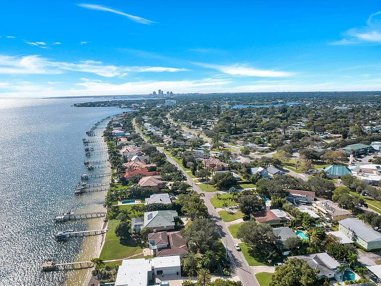 Arial View - 1 Block to Waterfront