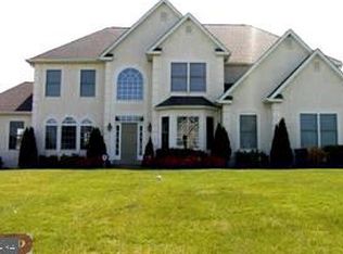 32 Saddleview Dr, Royersford, PA 19468