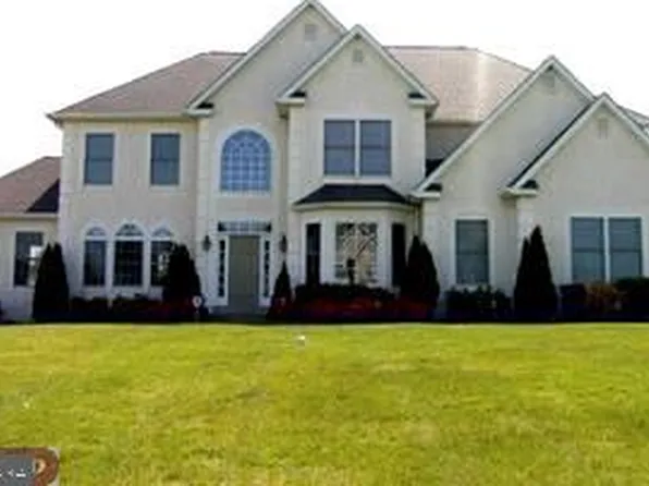 32 Saddleview Dr, Royersford, PA 19468